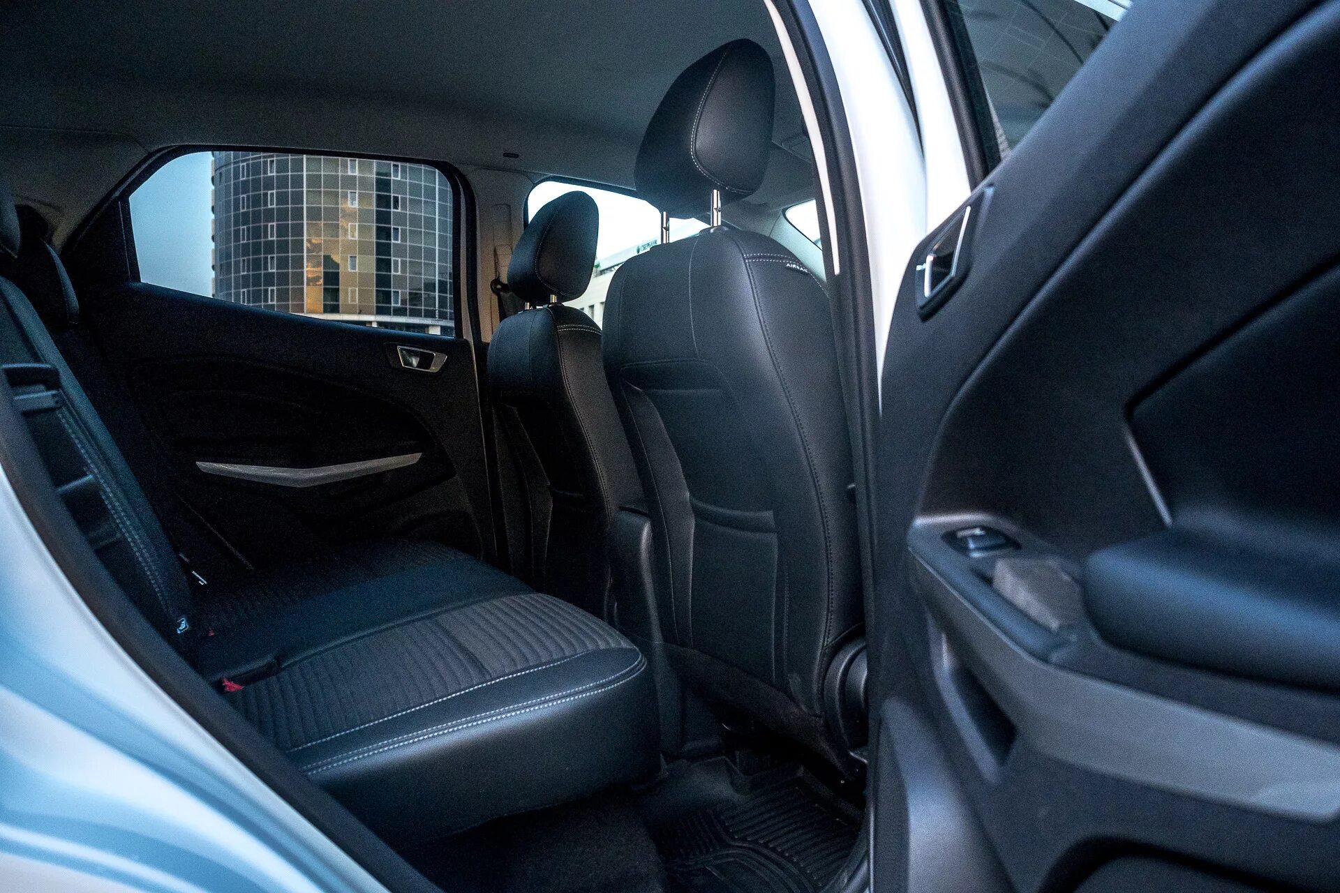 Ford ecosport 2018 interior. Форд экоспорт 2018. Ford ecosport заднее сиденье. Ford ecosport 2019 салон. Трансформация сидений форд экоспорт.