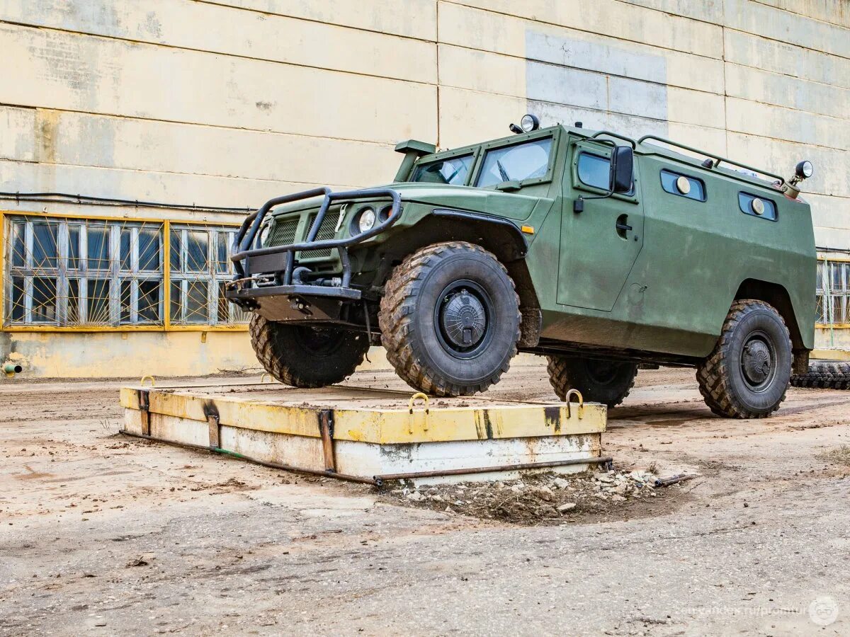 Газ 2330 тигр-м. Газ 2330 бронированный. Газ-233036 спм-2 тигр. Газ-2975 тигр. Тигр завод изготовитель.