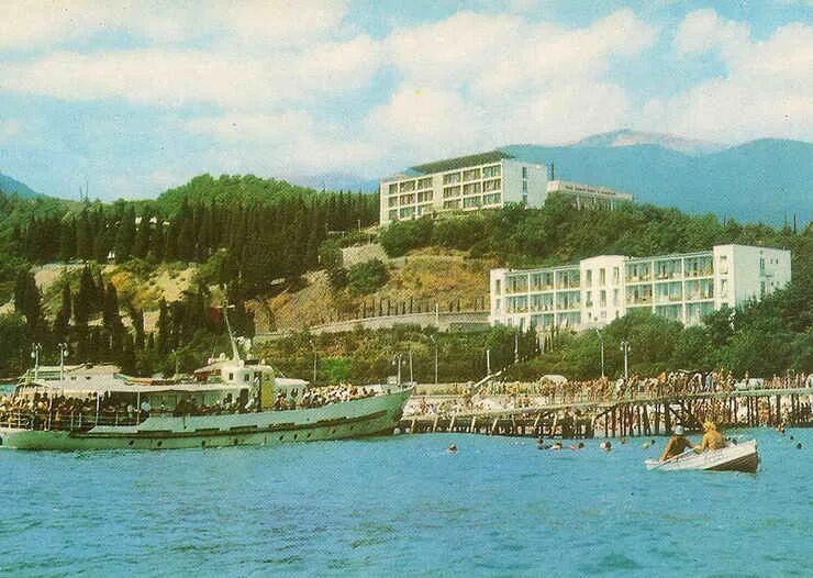 Рабочий санатория работа. Санаторий рабочий уголок алушта. алушта профессорский уголок набережная.