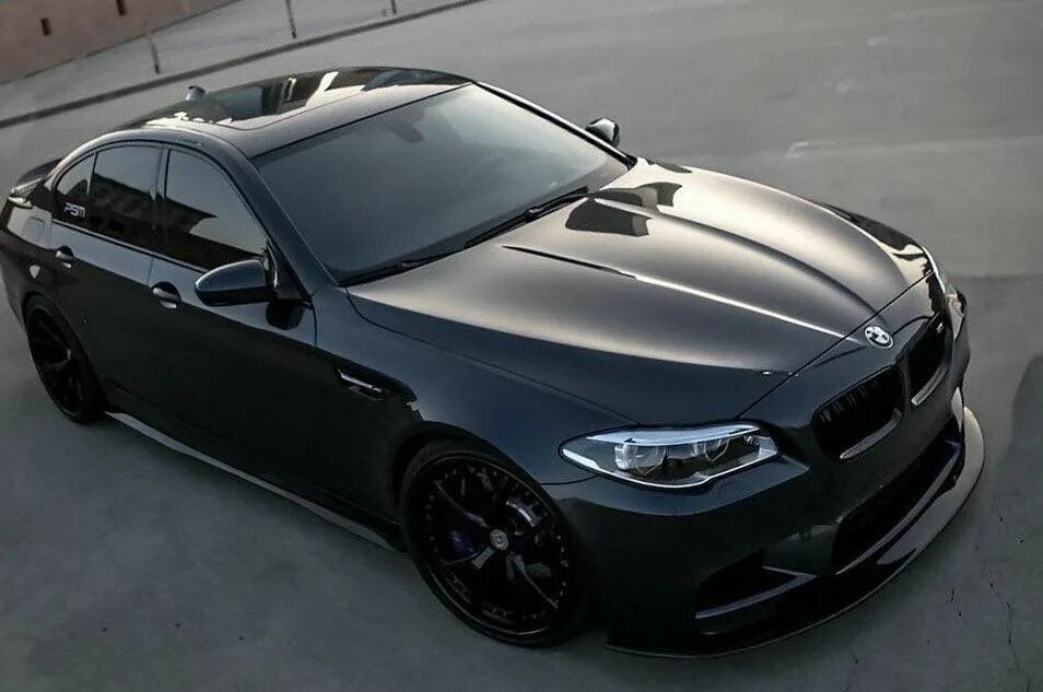 Бмв м5 матовая. BMW m5 f10 Matte Black. BMW m5 f10 Black. БМВ черная матовая м5ю́. БМВ м5 2021 черная матовая.