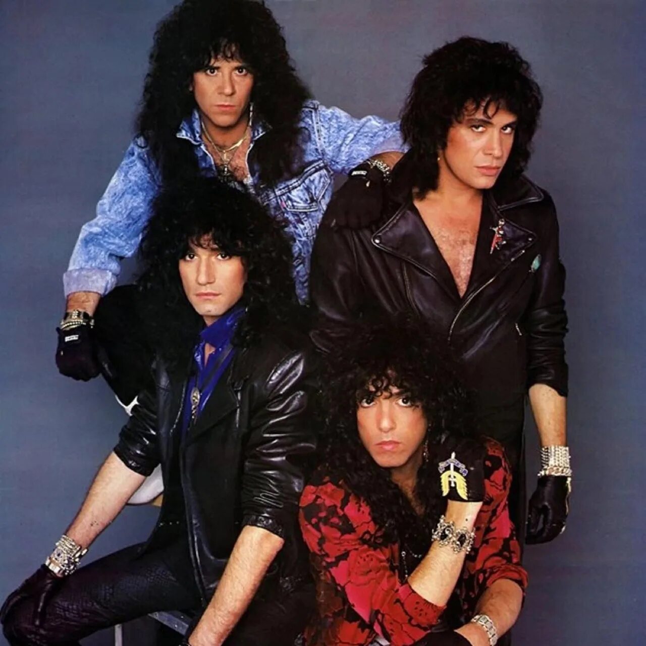 Слушать хард рок зарубежный. Группа Kiss. Группа Кисс состав. Kiss группа 1985. Kiss Band 80s.