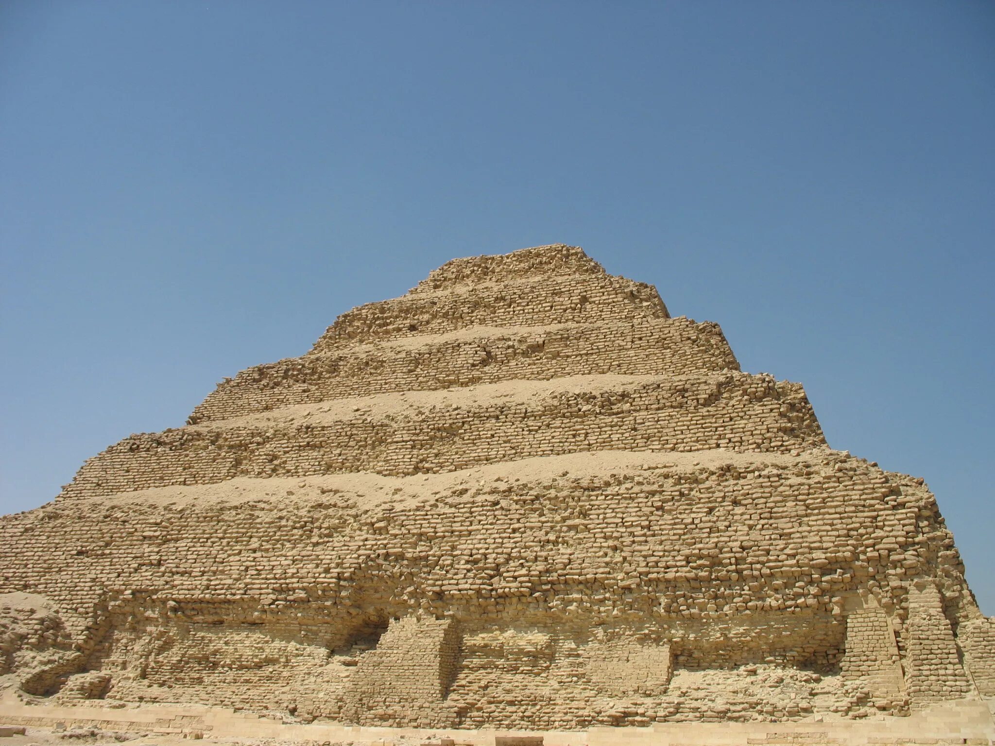 Мастаба раннего царства древний египет. Гробница мастаба древний египет. Древнее царство. Ступенчатая пирамида фараона джосера. Пирамида джосера в египте.