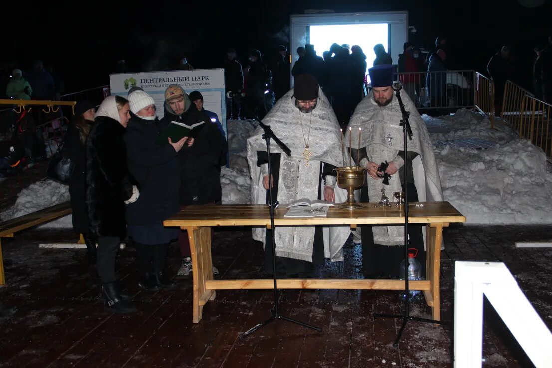 крещенские купания в заре балашиха. крещение в добруше. купели в раменском на крещение. центральный парк крещенские купания 23 год. крещение в ильинском.