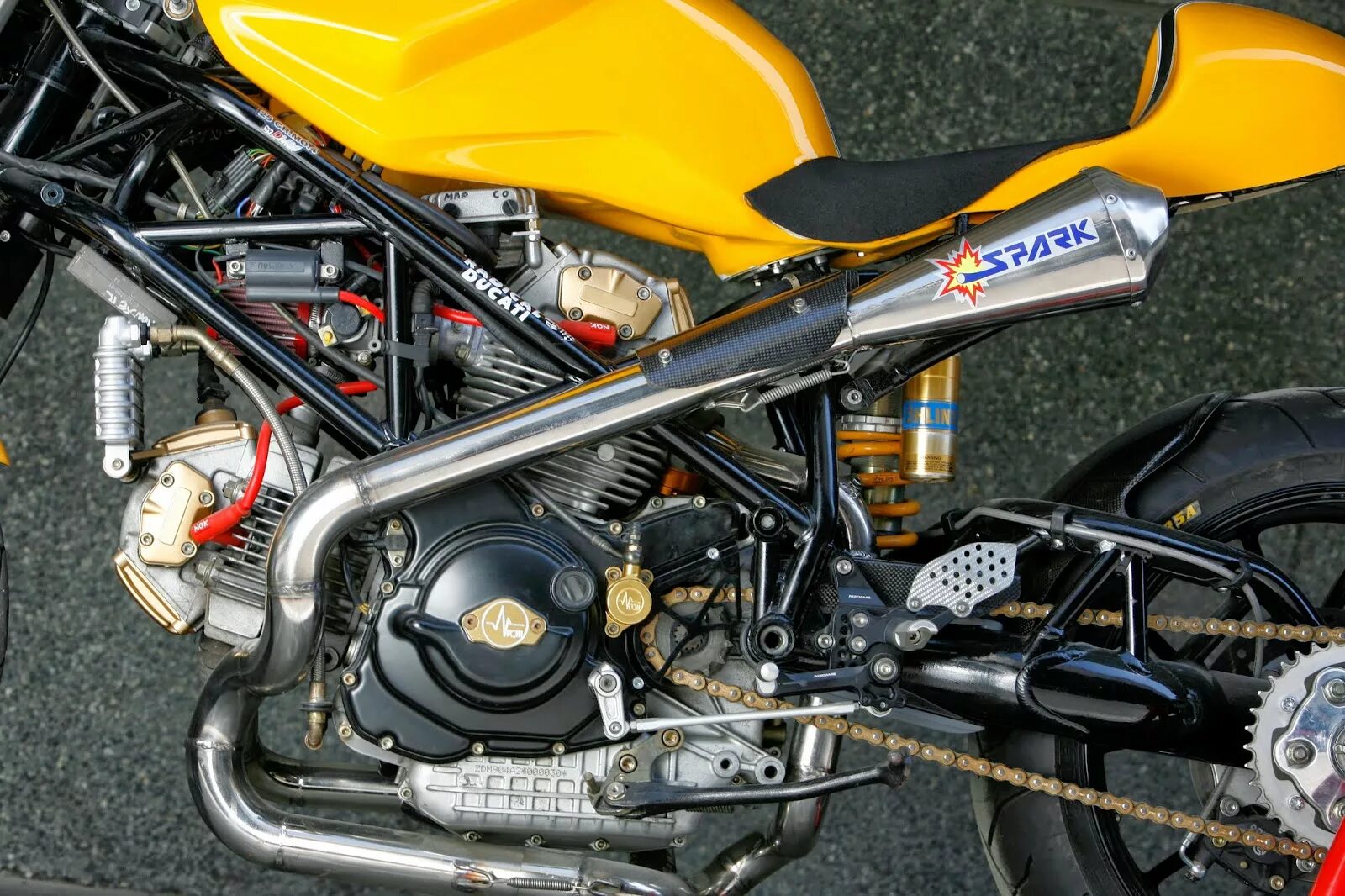 Ducati s2r диаметр руля. Ducati 916 Cafe Racer. Тормозная машинка Ducati s2r 2005. Ducati s2r 800 руль. L rad