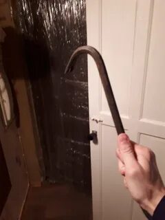 Как выломать дверь