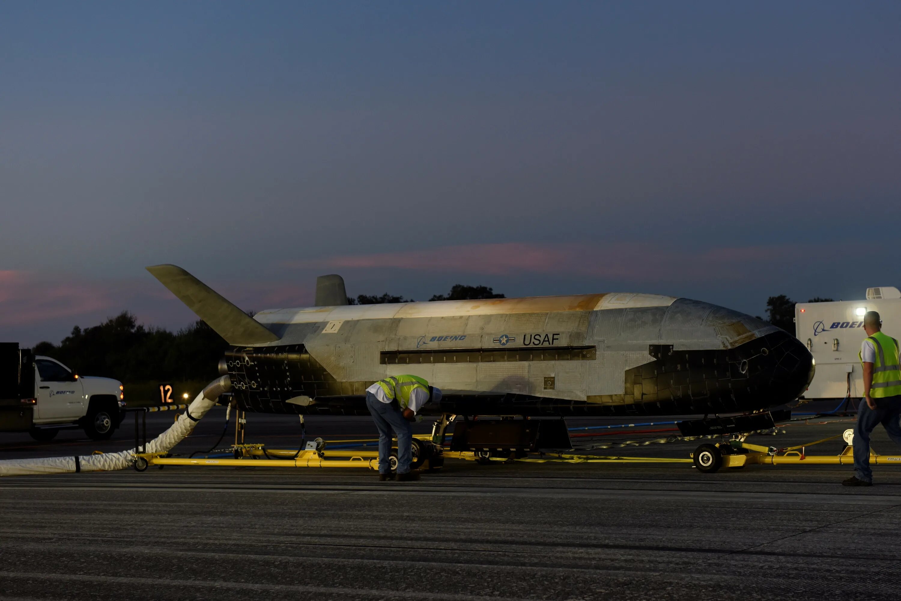 Х 37 0. Боинг x-37b. X-37 Boeing космоплан. Космический беспилотник x-37b. Челнок x37b.