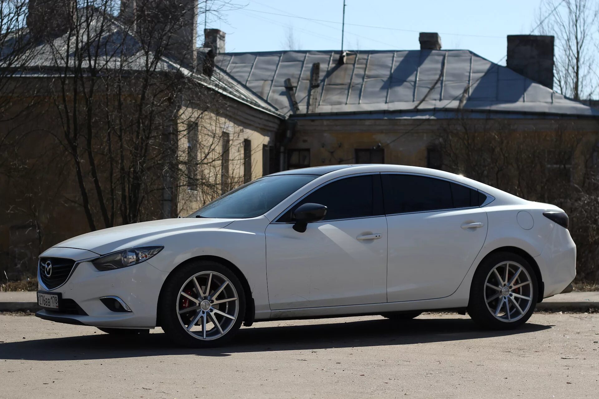 Mazda 6 GJ. Мазда 6 белая. Мазда 6 2014 на ВОССЕНАХ. Mazda 6 GH на Vossen vfs2. Mazda 6 колеса