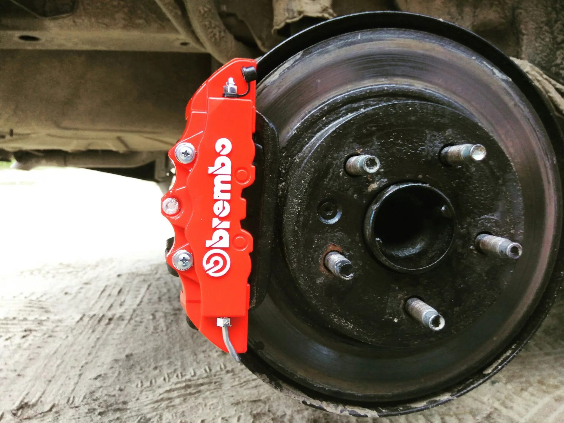 Тормозные суппорта BREMBO на Шевроле Круз. Накладки на тормозные суппорта Брембо. Накладки на суппорта Шевроле Круз Брембо. Накладки на суппорта Шевроле Круз. Накладки на суппорта brembo