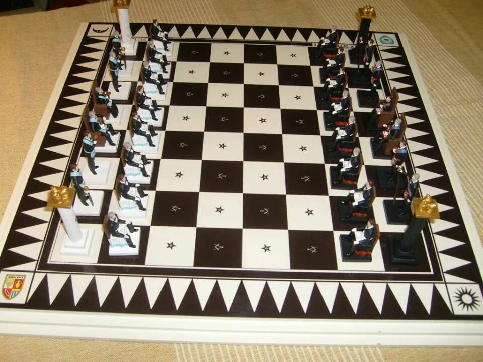 Игра масоны. Шахматы масоны. Масонская шахматная доска. Масонский пол шахматная доска. Шахматный масоны шахматный.
