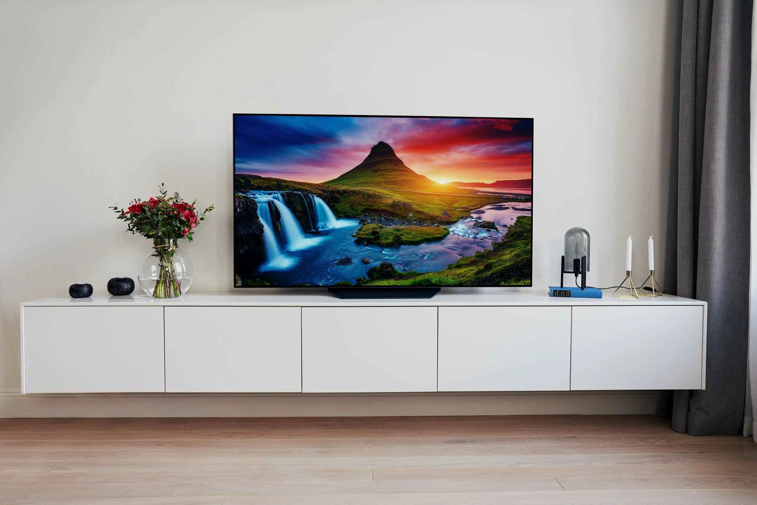 Лучший тв 65 дюймов. Олед телевизоры 65 дюймов. Lg 85 дюймов. Qled телевизор toshiba 65c450ke. Тв сяоми 55 дюймов.