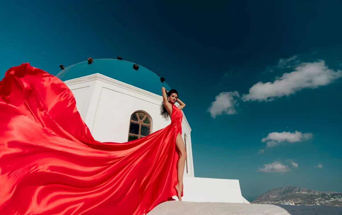 фотосессия со шлейфом. девушка в платье со шлейфом. девушка в длинном платье. фотосет в ткани. фотосессия со шлейфом.