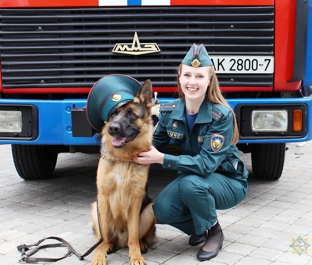 Можно ли девушкам в мчс. Мчс девушки. красивые девушки мчс. девушки с собакой мчс. девушки мчс беларуси.