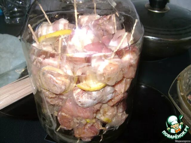 Шашлык в банке в духовке из свинины. Шашлык в банке в духовке на шпажках. Шашлык в банке в духовке на шпажках. Шашлык в банке в духовке из свинины в банке. Шашлык в банке в духовке.