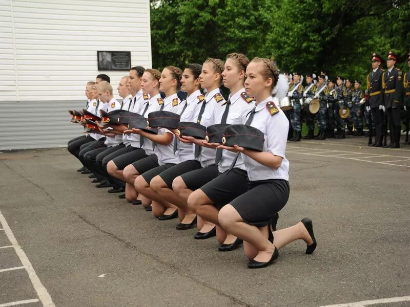 Можно ли в полицию после 9 класса. Школа полиции. Форма школы милиции. Школа милиции девушки. Выпускницы школы милиции.