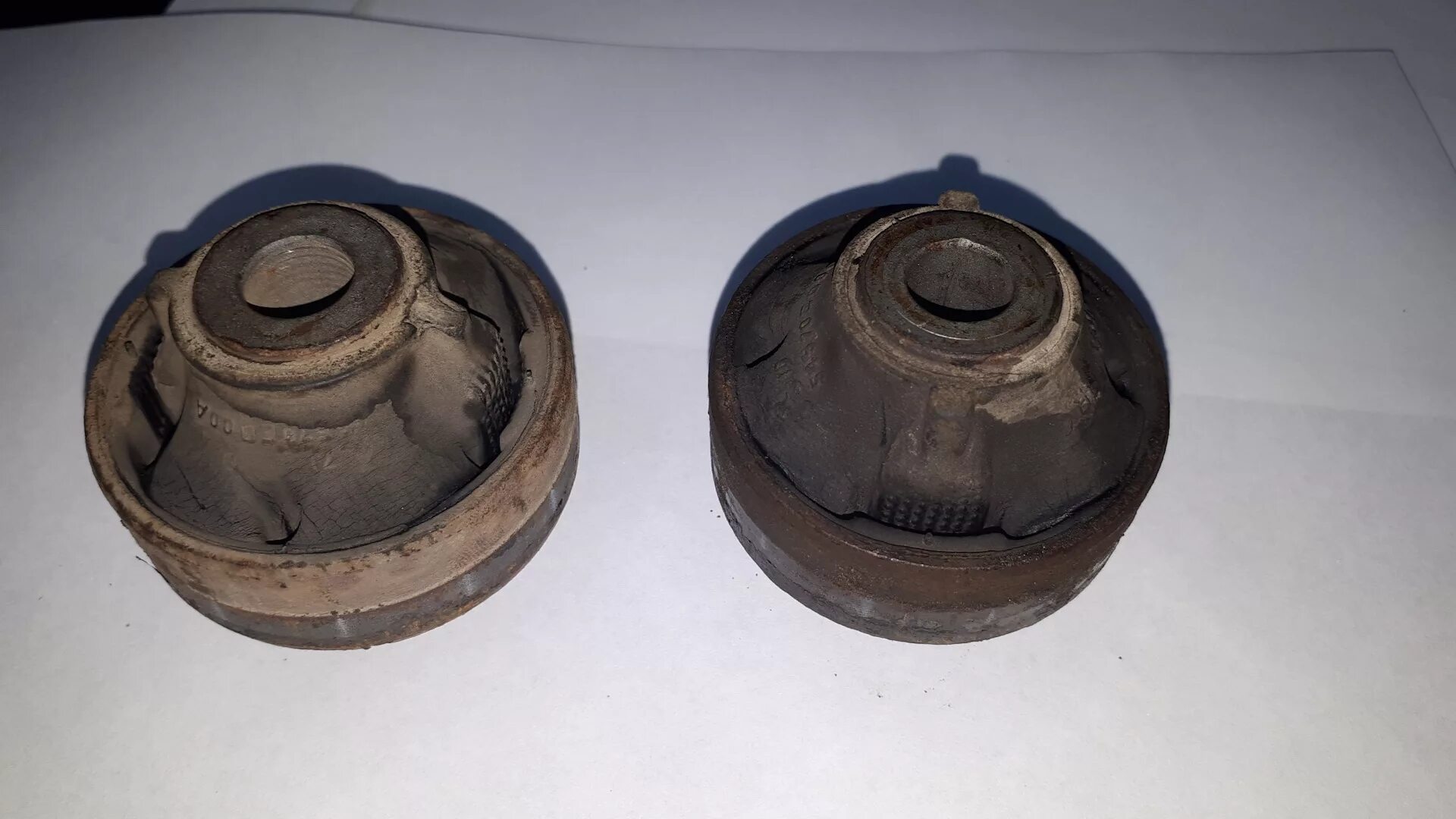 Сайлентблок задний переднего рычага ниссан. Задний сайлентблок переднего рычага ниссан тиида 2008 года. сайлентблоки ниссан тиида. задние сайлентблоки ниссан тиида 2008. сайлентблоки передних рычагов ниссан тиида 2008.