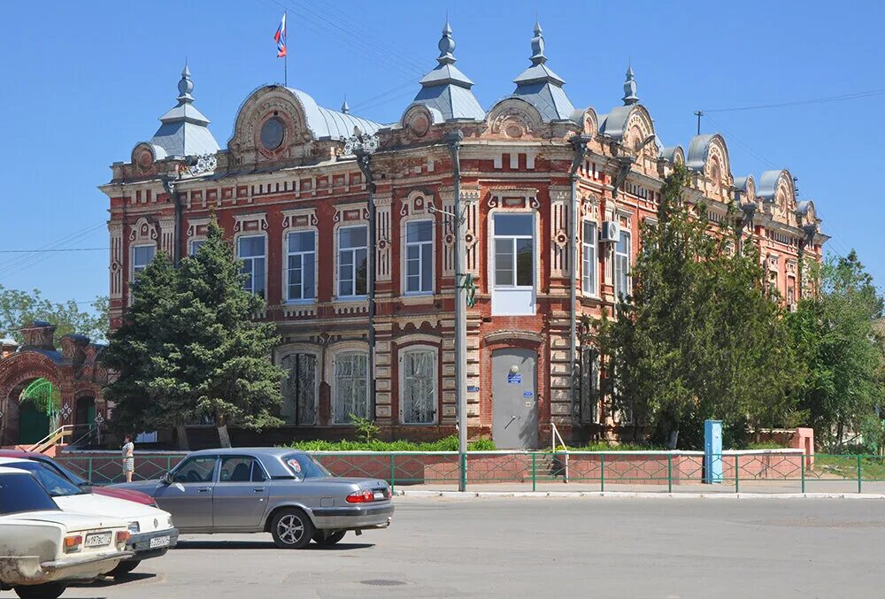 Дома в ленинске волгоградской области. Дом Купцов Коноваловых Ленинск Волгоградская область. “Дом Купцов Сибирцевых” Козельск. Дом Ванюшиных Уральск. Дом купца Янгуразова Петропавловск.