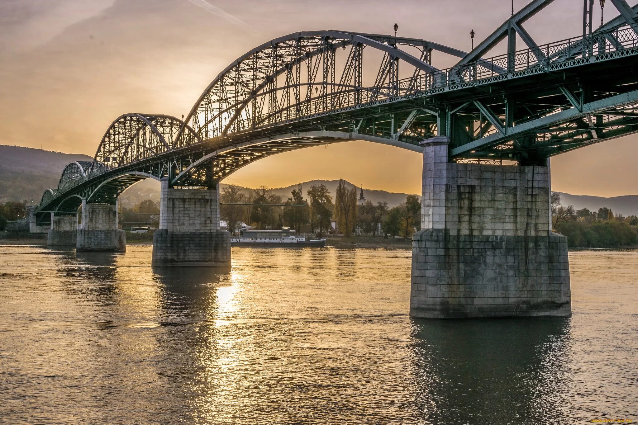 Мост Аньцзи. Мост Спенсер-док-бридж. Мост Белелюбского. Рыбинск мост.