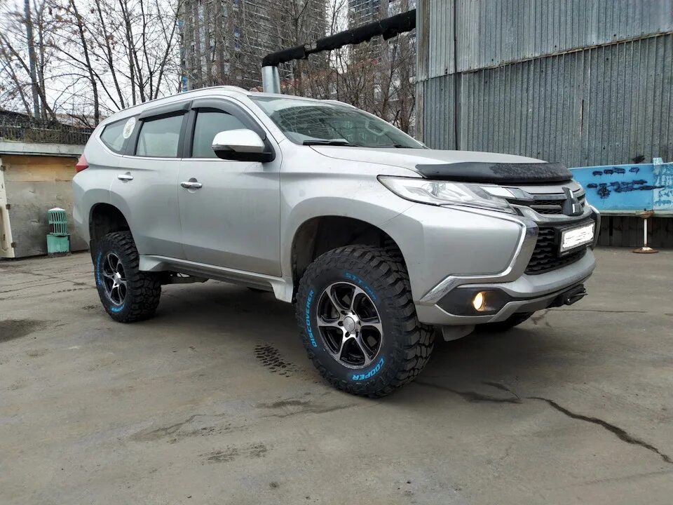 Паджеро спорт 3. Паджеро спорт 2 на 33 колесах. Mitsubishi pajero sport 2 32 колеса. Mitsubishi pajero sport 33 колеса. Колеса на паджеро спорт.