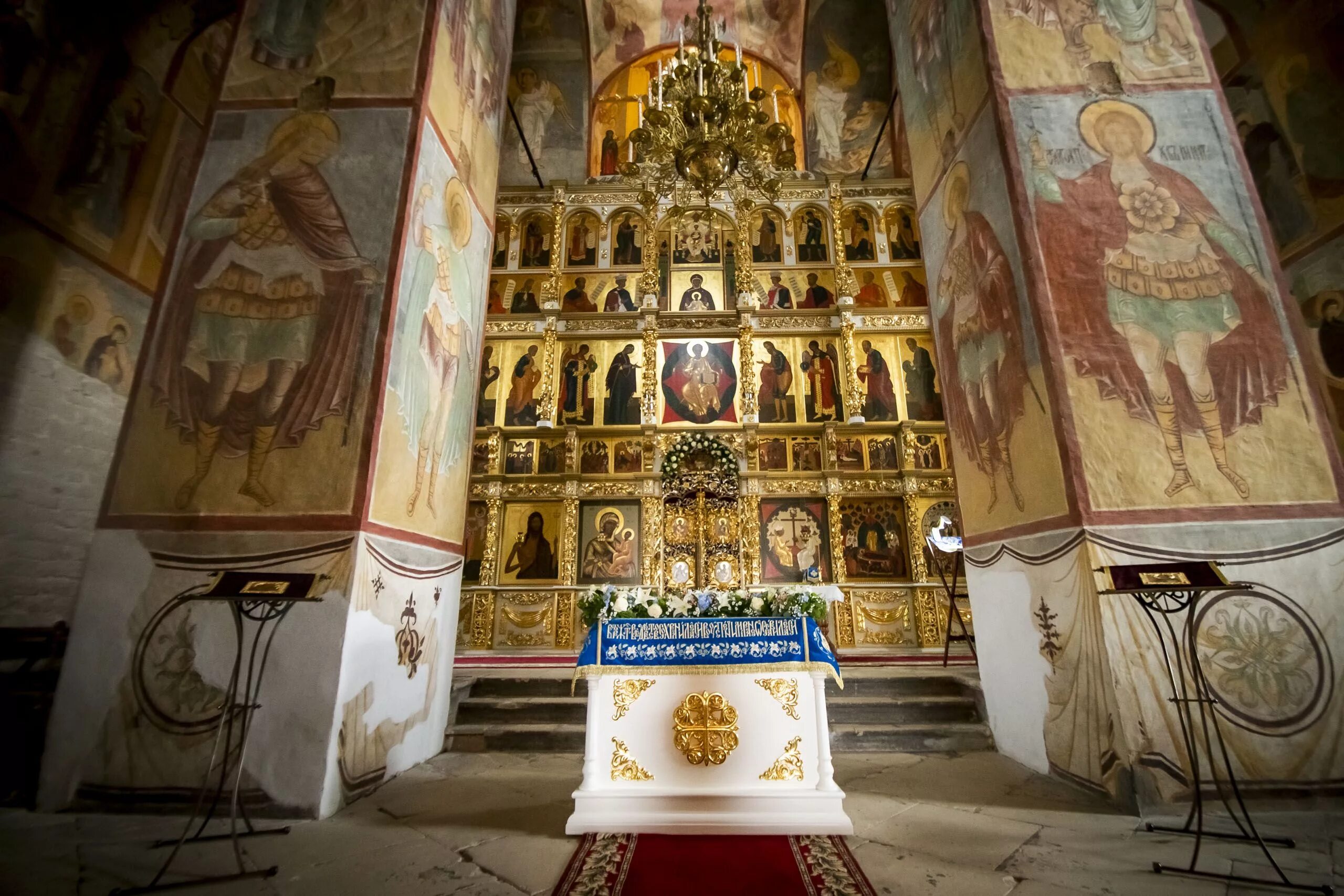 Монастырь успенской богородицы. Свияжский Успенский монастырь внутри. Храм Успения Пресвятой Богородицы Свияжск. Собора Успения Пресвятой Богородицы Успенского монастыря г. Свияжска.