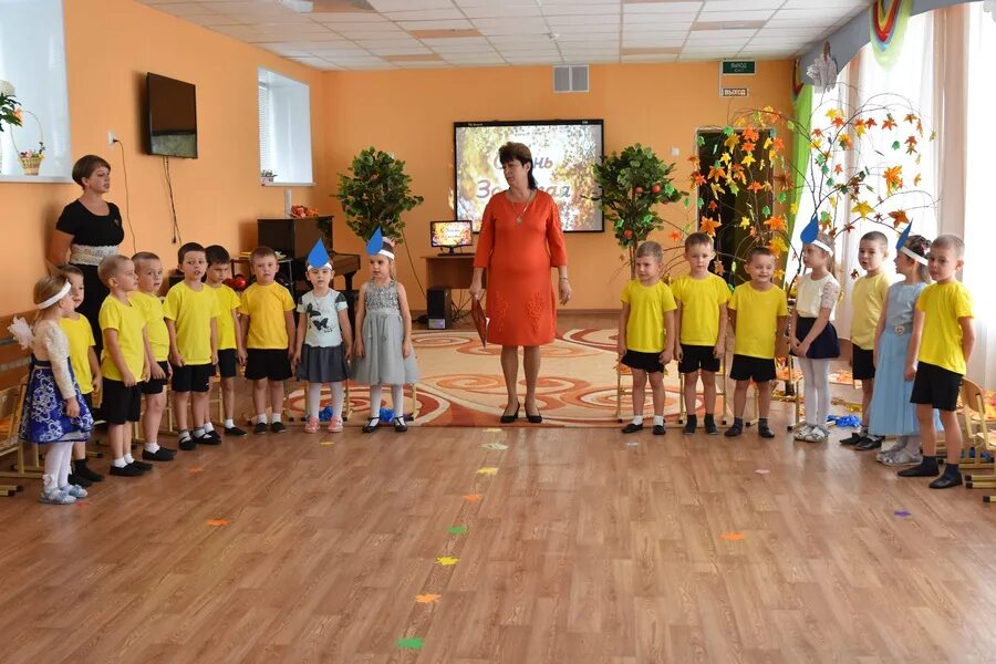 Утренник осенний во второй младшей группе. Спортивные осенние праздники в детском саду. Спортивный праздник осени для 1 класса. Спортивные осенние праздники в детском саду. Праздники в детском саду.