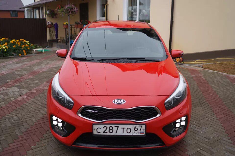 Киа Меган. Kia Ceed gt красный архив авто ру. Ну9 vvggyygu6uuy5yb. Что лучше Рено Меган или Киа СИД.