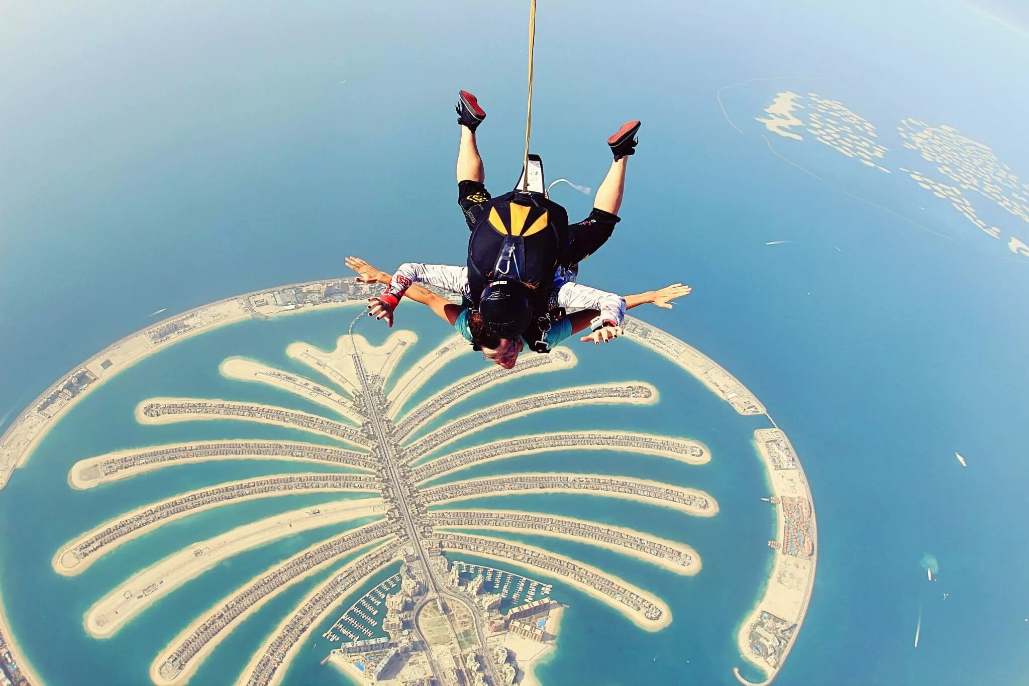 Thing flying. Скайдайв Дубай Skydive Dubai. Бурдж-Халифа прыжок с парашютом. Прыжок Пальма Джумейра. Skydive Dubai Пальма.