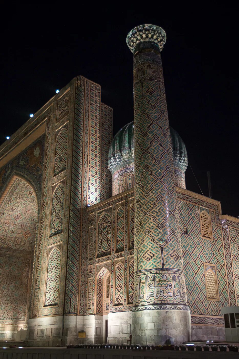 Имам аль бухари самарканд. Самарканд регистан внутри. Samarqand telefon. Samarqand telefon. Арка самарканд.