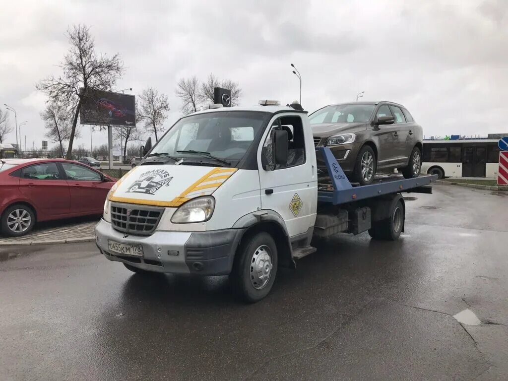 Эвакуатор в пушкине дешево и быстро. Volkswagen transporter эвакуатор. Эвакуатор спб. Ивеко эвакуатор 2006. Газ валдай 2022 год эвакуатор.