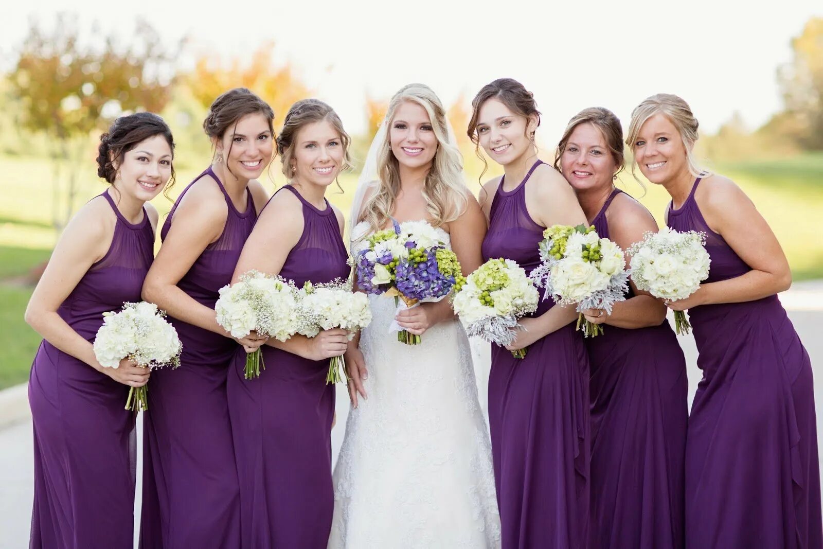 Цвет платьев подружек невесты. Какие есть цвета свадеб. Подружки невесты в голубом. Какой цвет выбрать для свадьбы. В каком цвете сделать свадьбу летом.