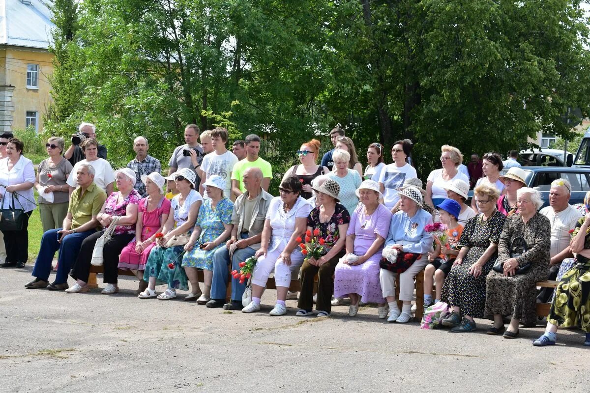 Погода лычково новгородской области демянский. Лычково Новгородская. Лычково Демянский район. Село Лычково Новгородской области Демянский район. Школе с Лычково.