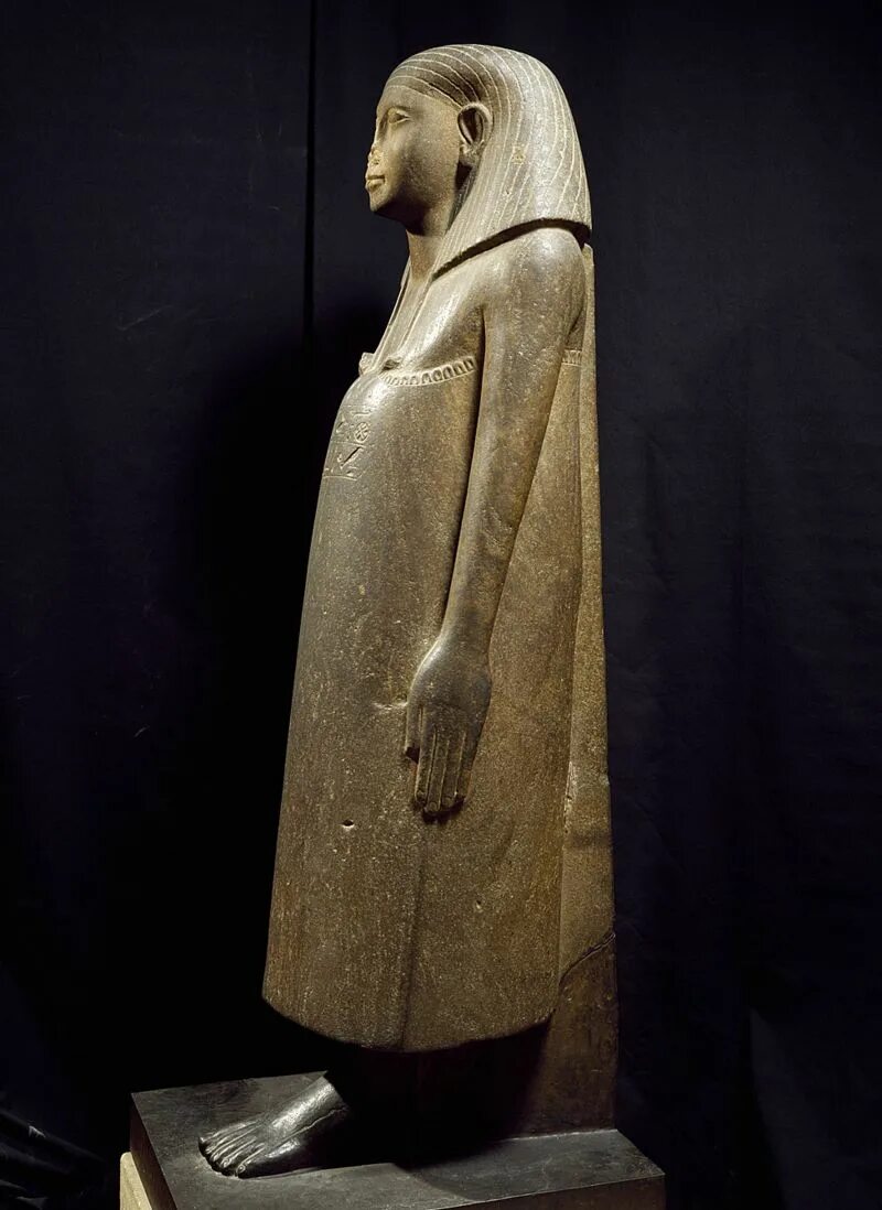 Нос в древности. Статуи древнего Египта. Древнеегипетская скульптура в Лувр. Зороастрийский Жрец скульптура Лувр. Скульптура египтянки.