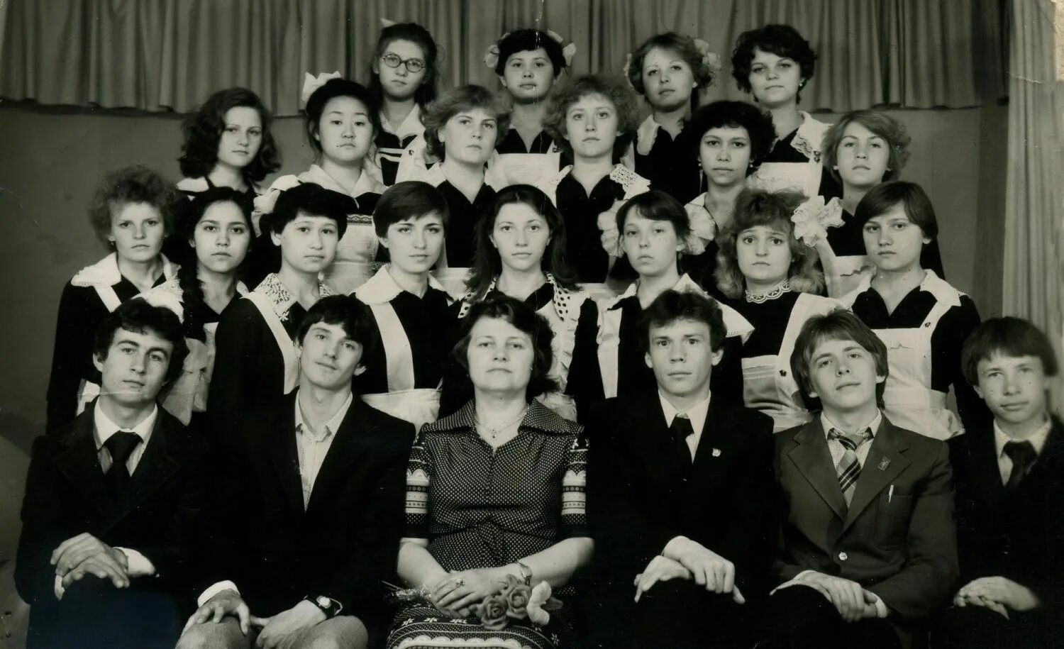 Классы школы 1981. Выпускники 1981 года. Школа 1981. Выпуск Комсомольской средней школы 1981 года-. Школа 1981 учителя.