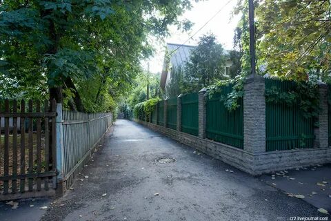 Улица короткая