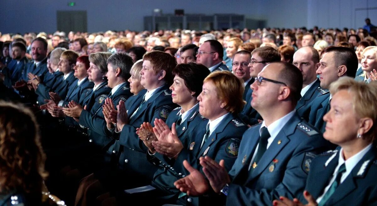 Спартакиада лыжи для госслужащих. Награждение. Спартакиада среди госслужащих. Портфель чиновника. Спорт государственных служащих.