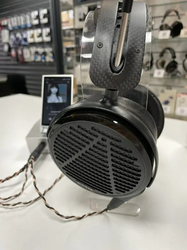 Planar magnetic. Наушники audeze lcd-mx4. Audeze lcd-x в кейсе фото 2021. Audeze lcd-5 купить. Audeze lcd-5 купить.
