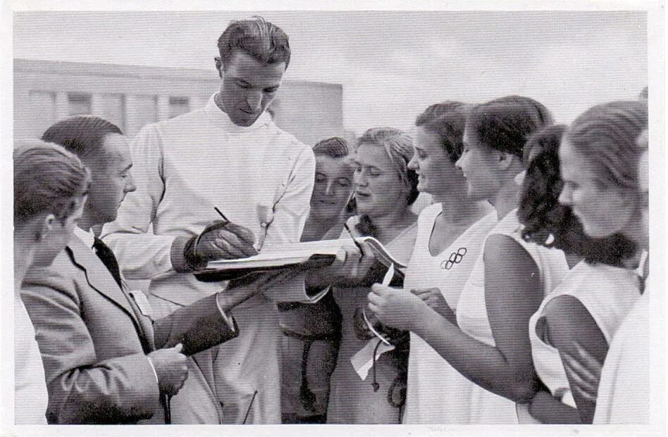 Олимпийские игры 1936 года в берлине. Олимпийский стадион в берлине 1936. Джесси оуэнс единственная победа. Олимпийский стадион в берлине 1936. Олимпийские игры 1936 года в берлине.