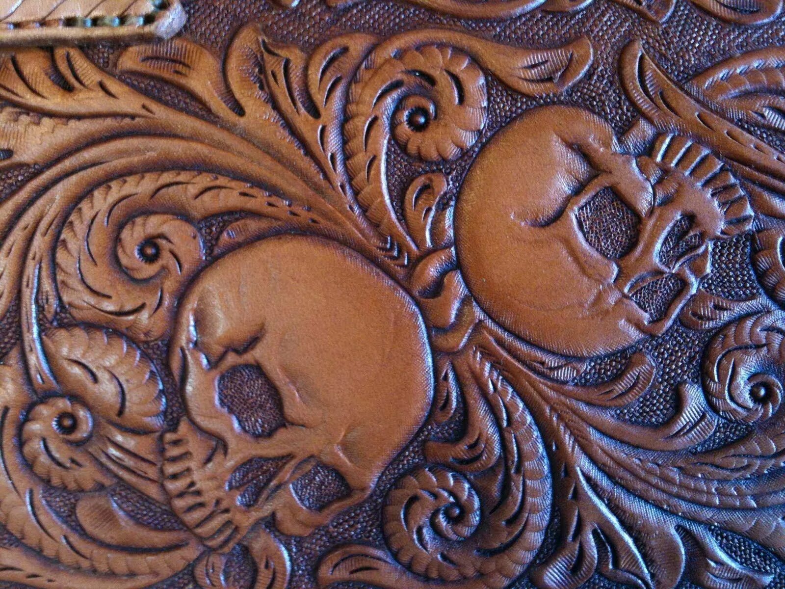 Техники обработки кожи. Декоративная обработка кожи. Тисненая кожа. Трафарет из кожи. Авторская обработка кожи.