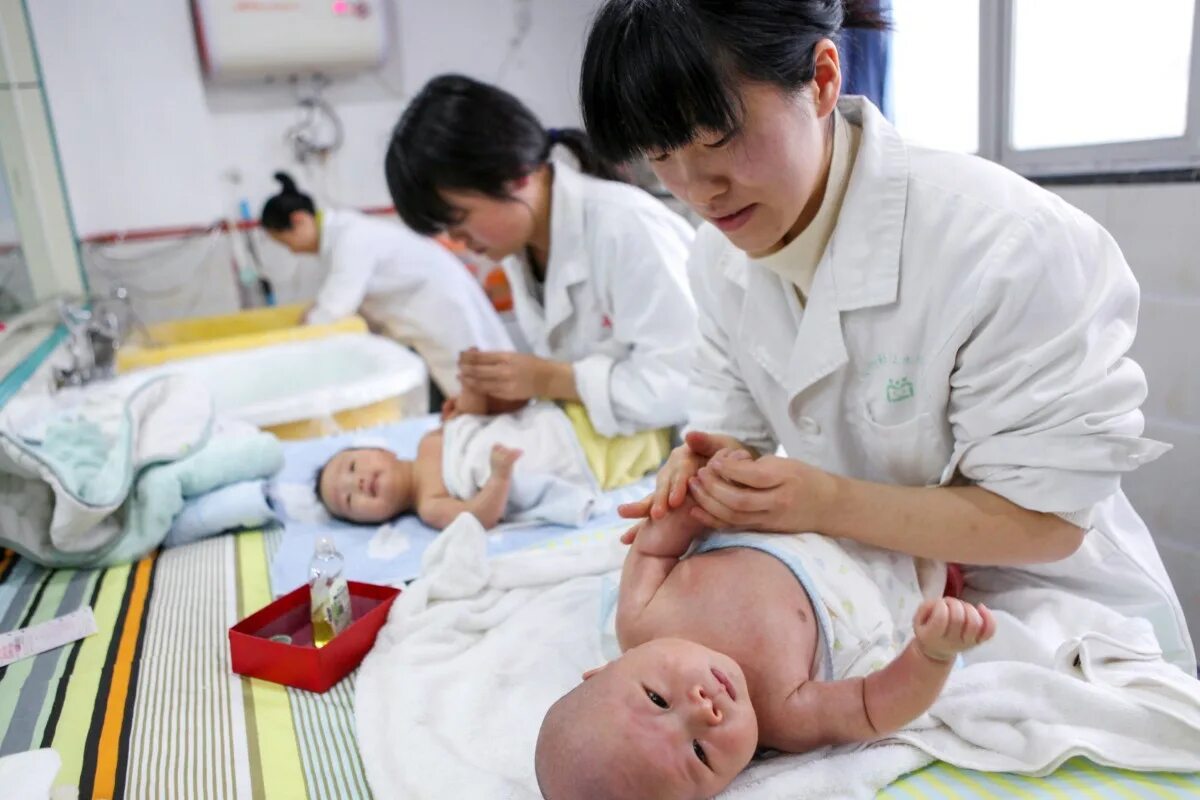 Одна семья один ребенок почему. Рождаемость в Китае. Здравоохранение в Китае.