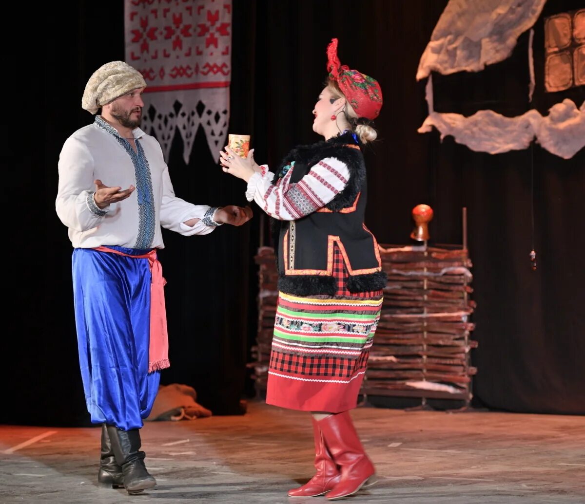 вечера на хуторе близ диканьки театр. музыкальный инструмент вечера на хуторе близ диканьки. вечера на хуторе близ диканьки черевички. вечера на хуторе близ диканьки спектакль в новосибирске. лидия федосеева-шукшина в фильме вечера на хуторе близ диканьки.