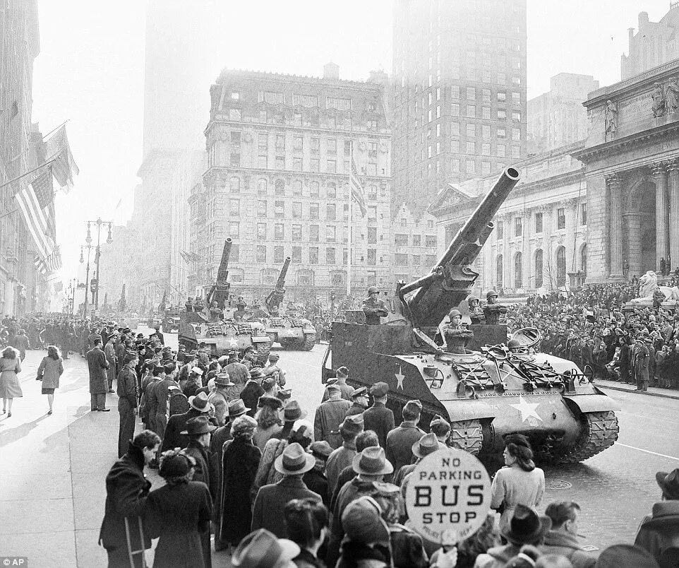 Парад в сорок первом. Нью Йорк 1941 год. Нью Йорк 1940. Нью Йорк в 1946 в 1946. Армия США В Нью-Йорке 1940.