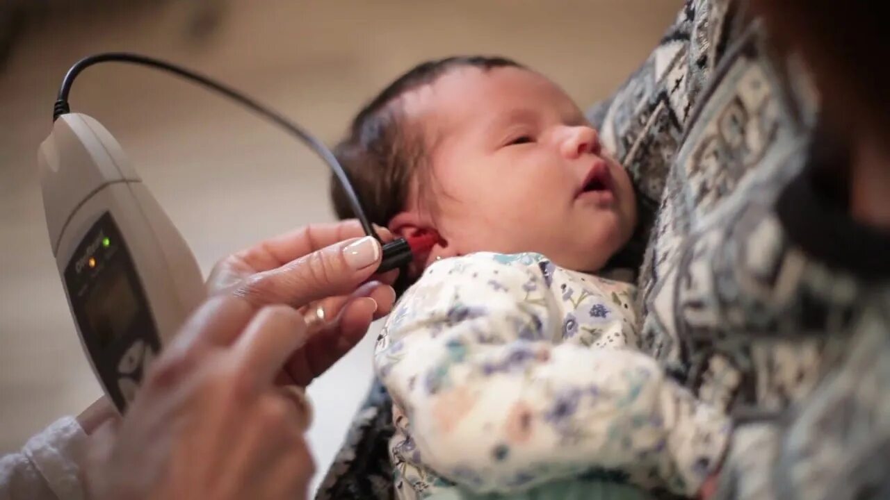 Скрининг слуха у детей. Патология слуха у новорожденных. Глухота новорожденных. Слух у новорожденного ребенка.