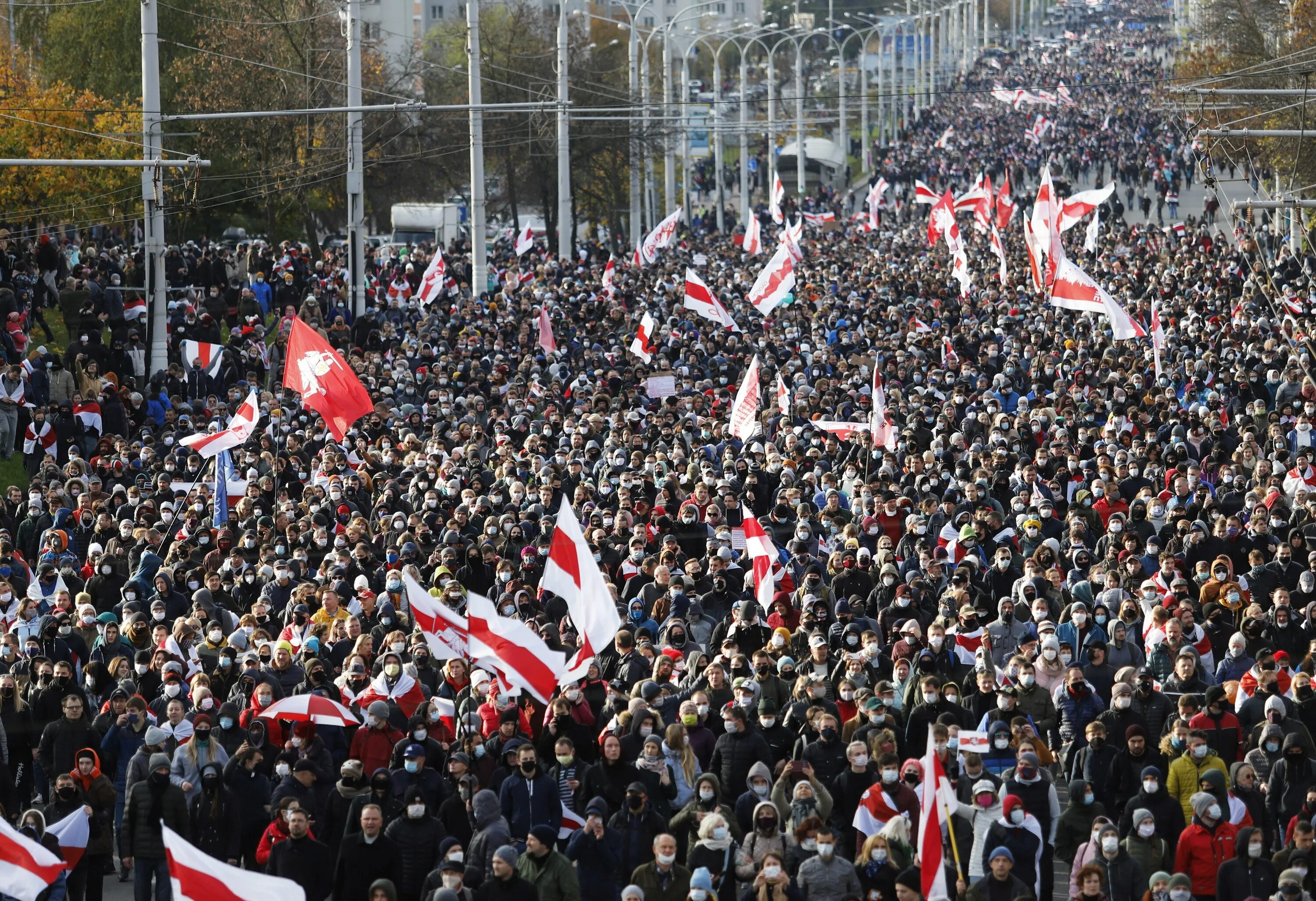 Митинги в Белоруссии 2020. Митинг в Минске 2020. Массовые протесты в Беларуси 2020. Протесты в Беларуси в 2020 году. Митинг флага