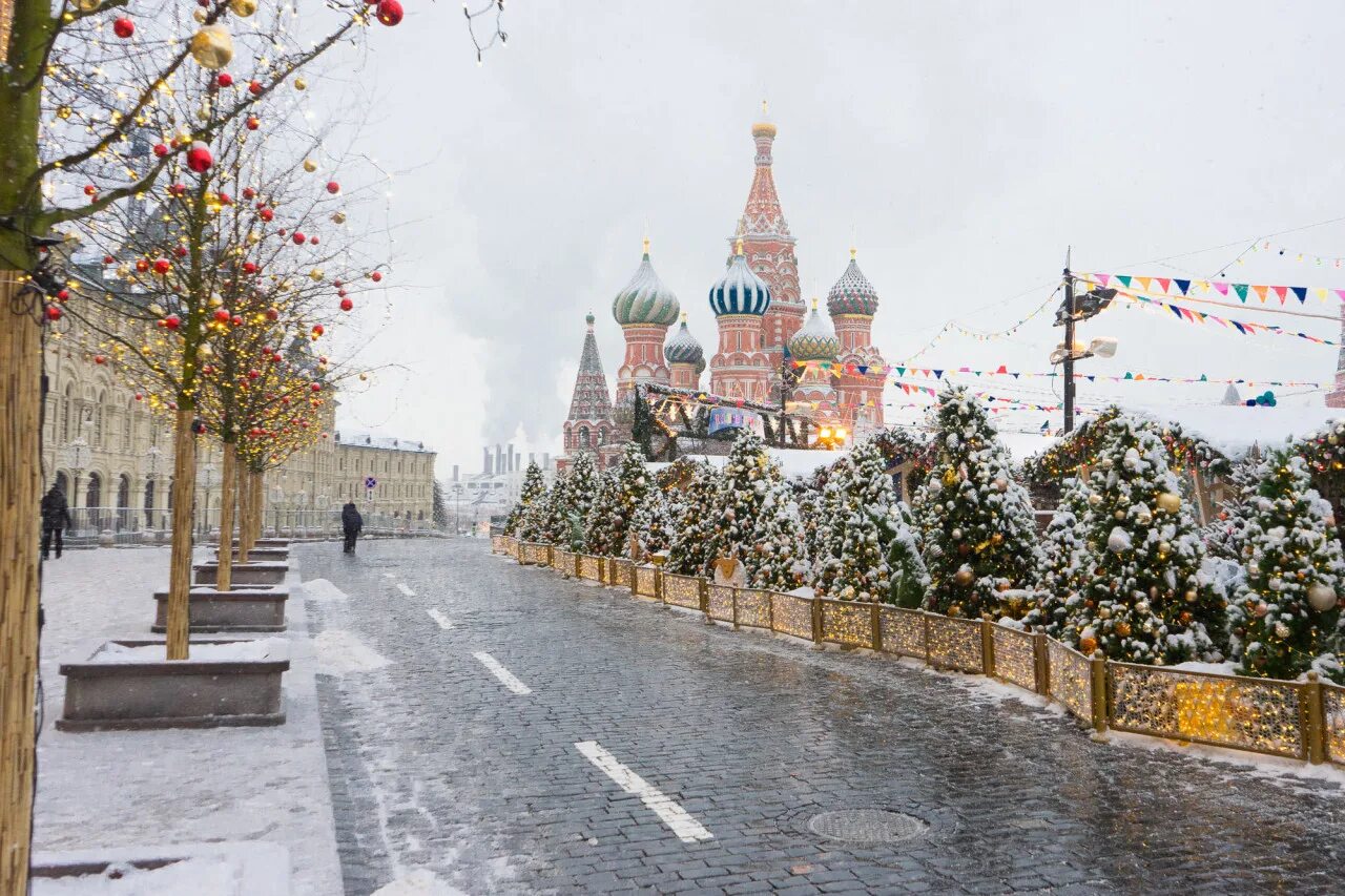 Каким будет январь в москве. Зимняя Москва. Зима в Москве. Красная площадь зимой. Кремль зима.