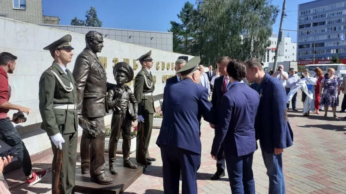 Памятник ветерану ВОВ Курск. Памятник Поныри новый. Поныри открытие памятника.