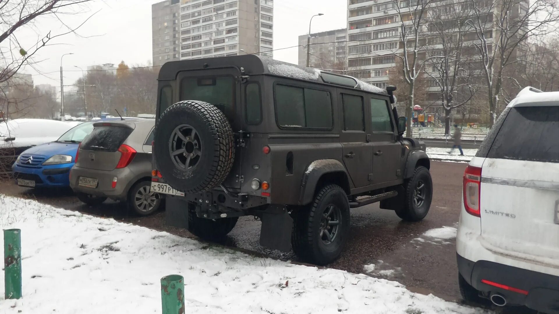 Defender шины. Land Rover Defender шины. Ленд Ровер Дефендер колеса. Дефендер на 35 колесах. Дефендер на 33 колесах.