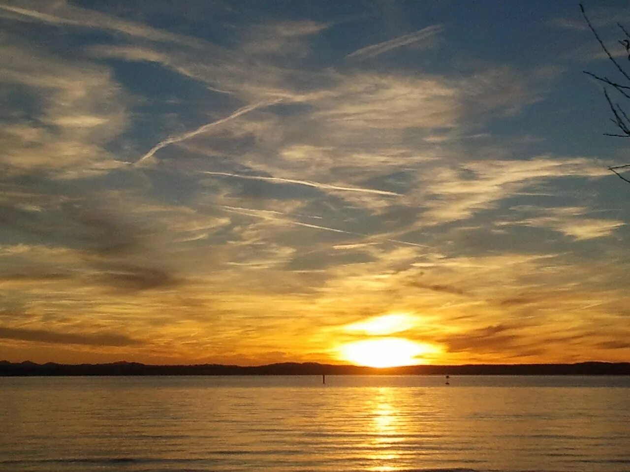 Боденское озеро Восход солнца. 2 Солнца на небе. Отражение солнца в небе. Двойное солнце.
