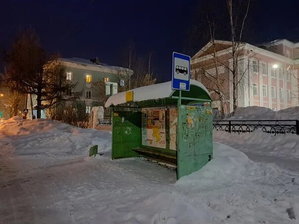 Лысьва город. Салон связи Лысьва весной. Сош 16 лысьва