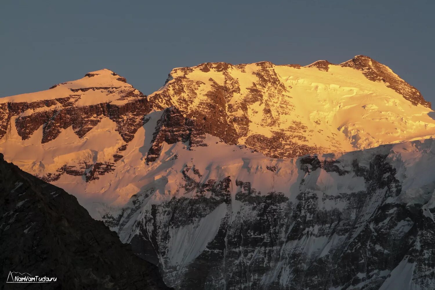 памир пик. пик корженевской (памир). пик исмаила самани высота. южный памир горы. горы памир пик коммунизма.