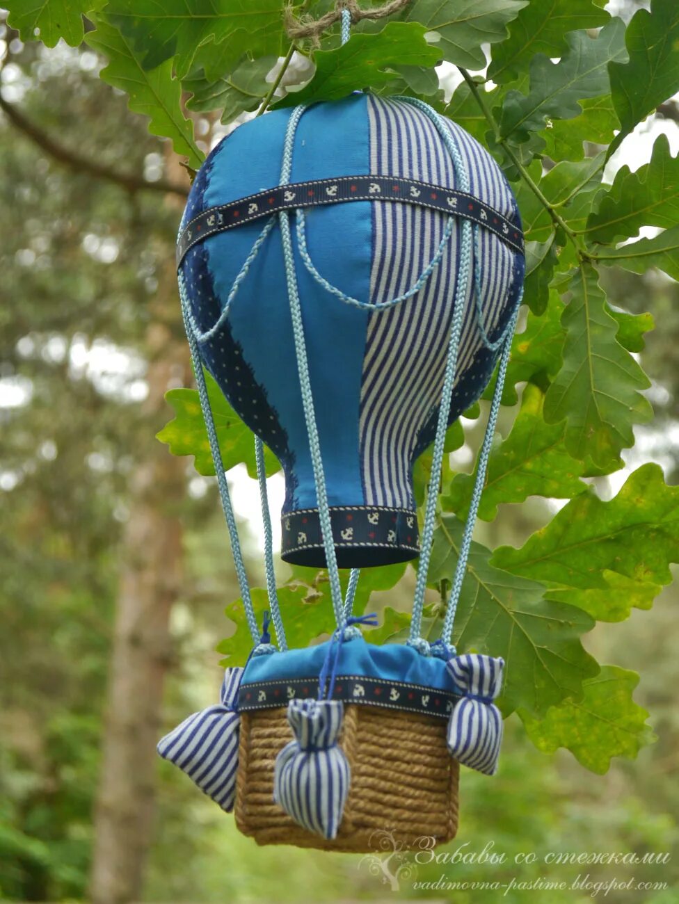 Мастер класс воздушный шар. Воздушный шар поделка. Воздушный шар с корзиной. Декоративный воздушный шар. Корзинка для воздушного шара.