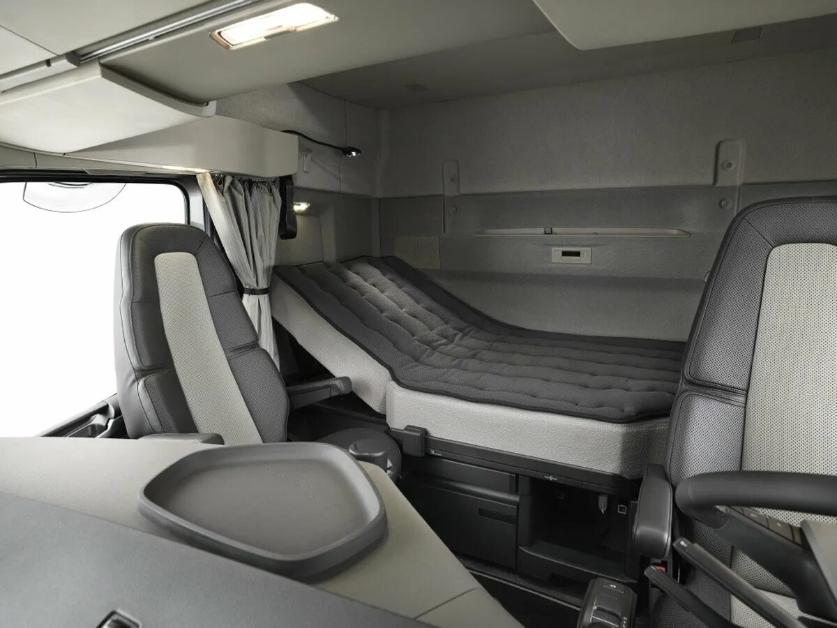 Спальное место в кабине. Спальное место в кабине. Спальник скания топлайн 4. Volvo vnl 860 2023 interior. Freightliner cascadia спальник.
